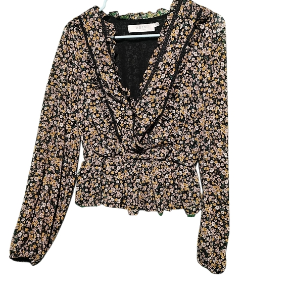 ASTR The Label S Blouse Black Cream Floral Long Sleeve Top EUC - Picture 2 of 2